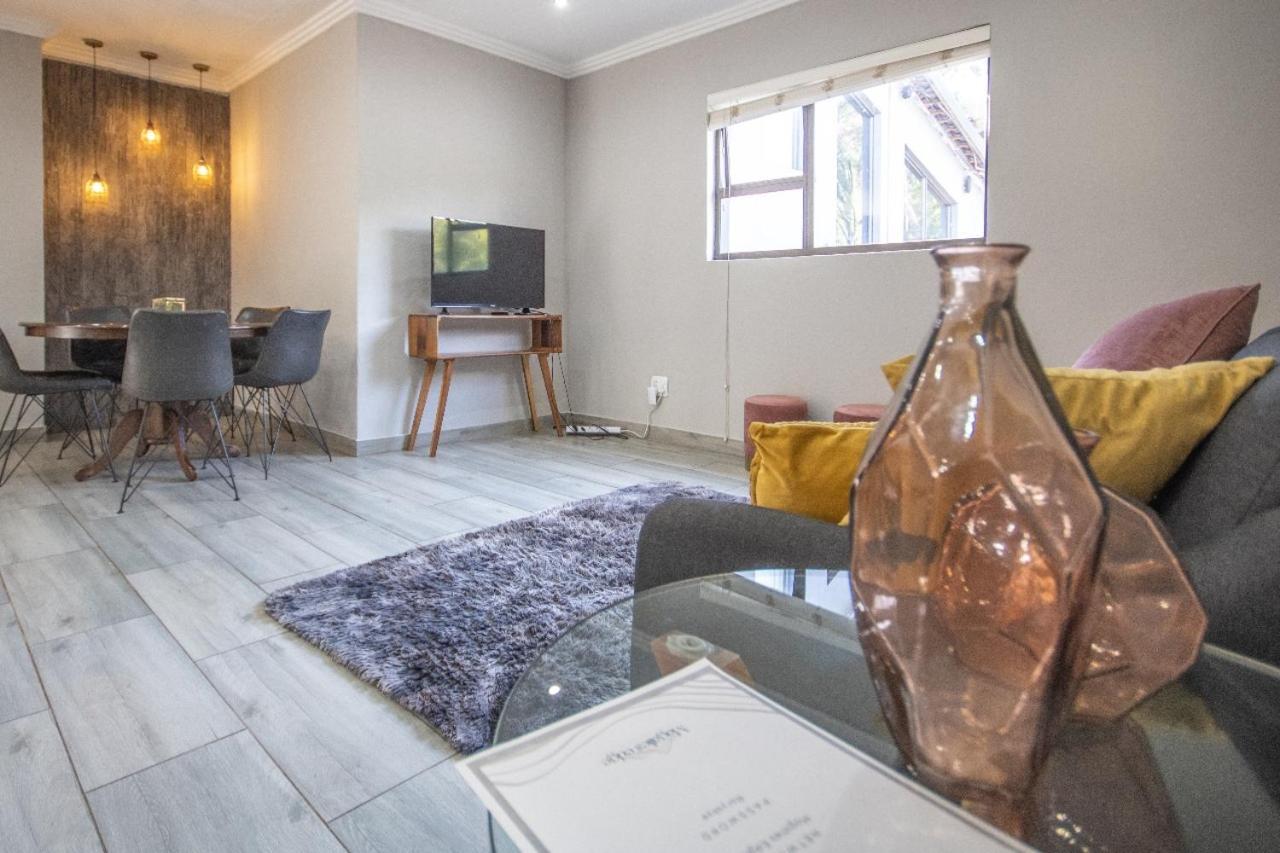 At Magalies Edge Apartment